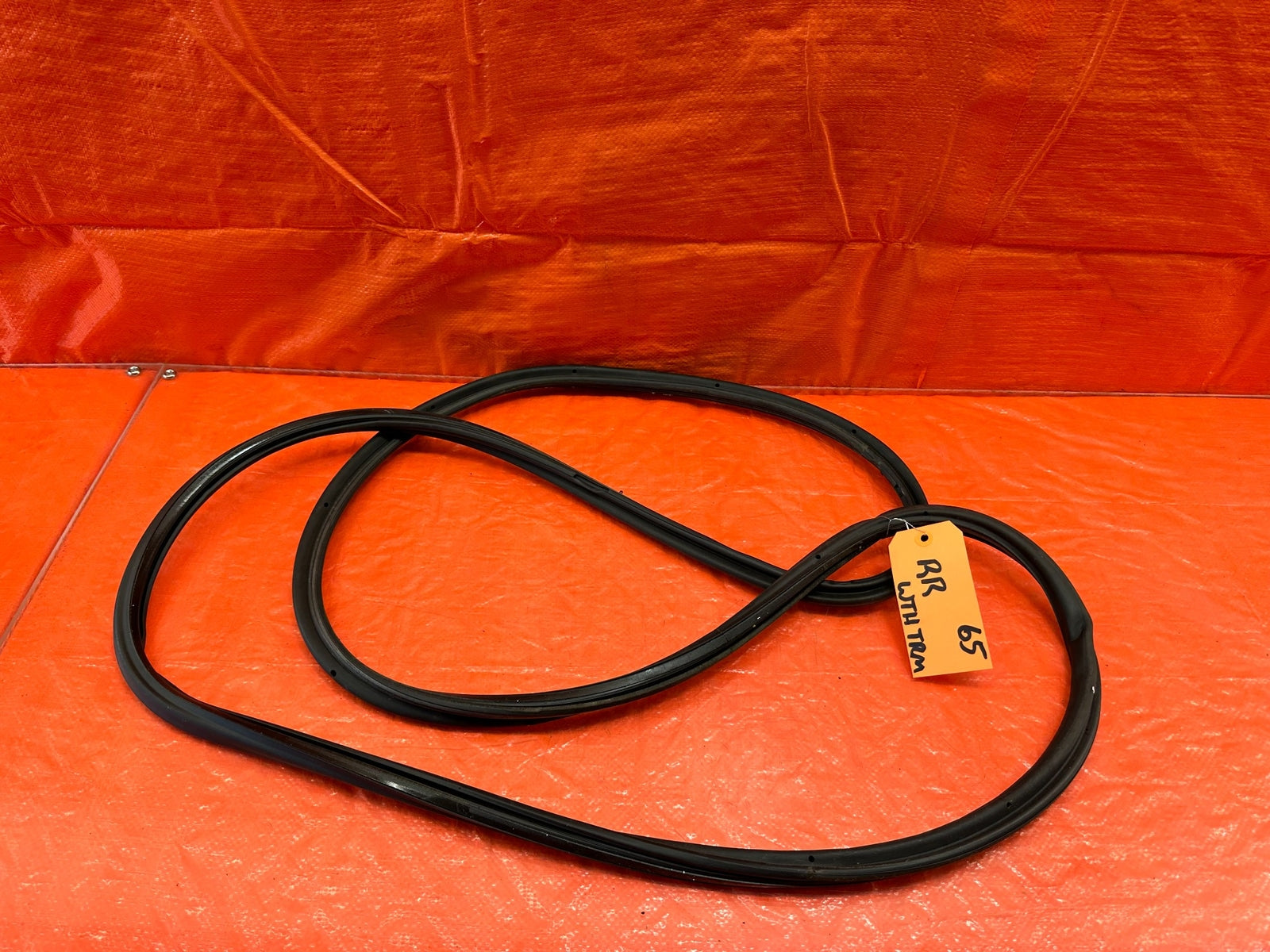 10 16 PORSCHE PANAMERA PASSENGER RIGHT REAR DOOR WEATHER STRIP RUBBER   OEM #650