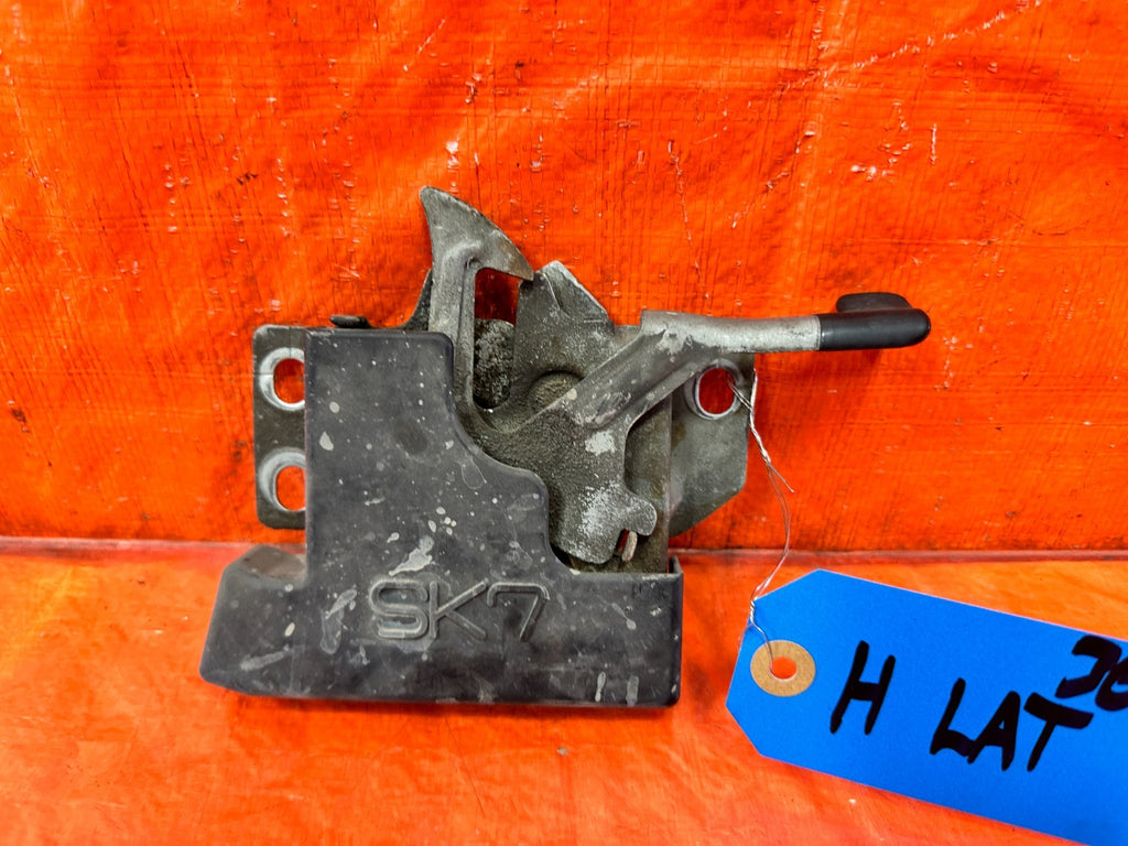 97 98 HONDA CR V CRV   HOOD LATCH LOCKING MECHANISM LOCK   OEM #3011