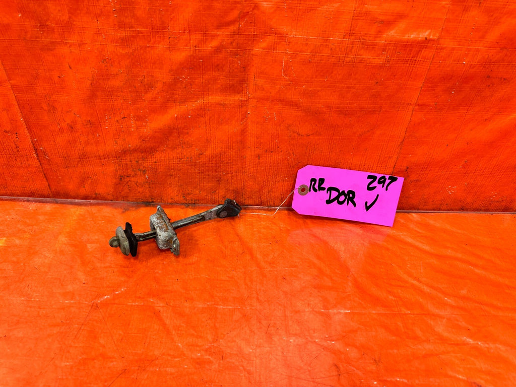 96 00 HONDA CIVIC SEDAN PASSENGER RIGHT REAR   DOOR CHECKER HINGE ARM   OEM #2970