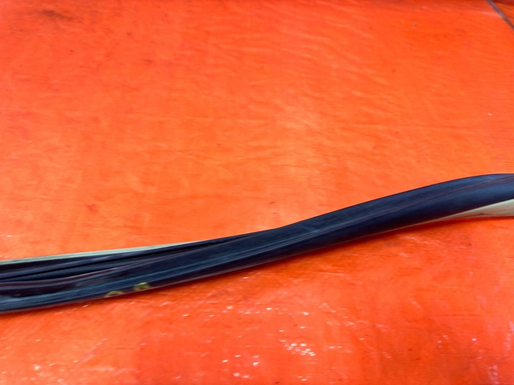 04 08 ACURA TSX   RIGHT REAR   DOOR TO CHASSIS WEATHER STRIP OPEN TRIM OEM #30413