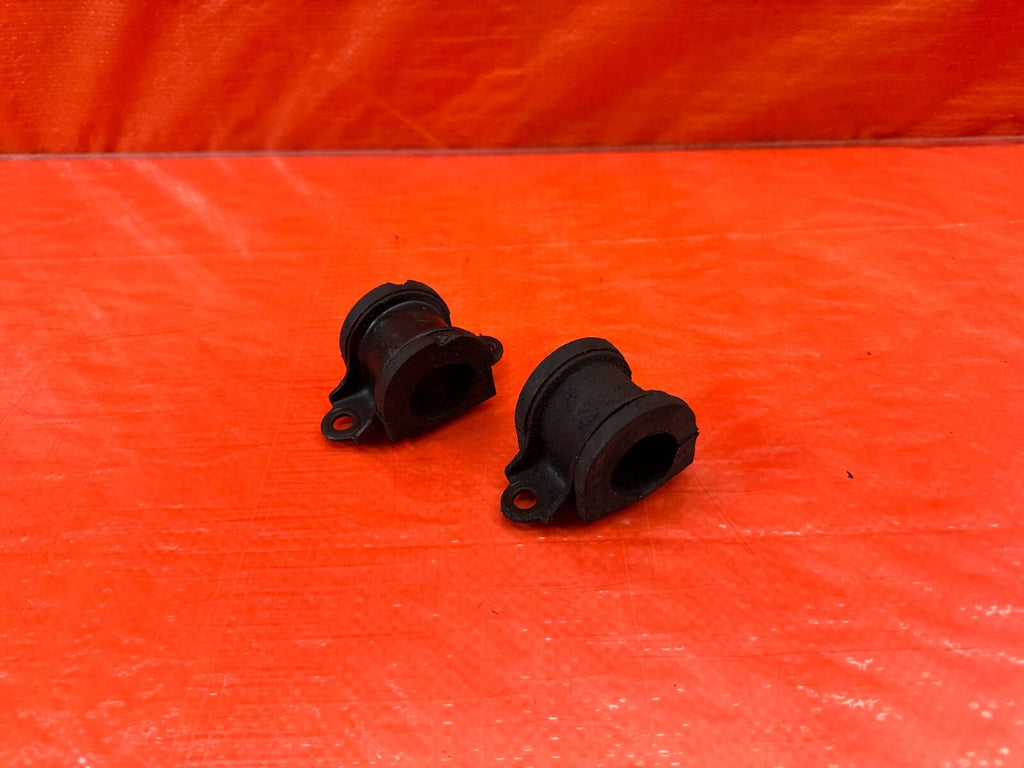 97 01 HONDA CR V CRV   FRONT SWAY BAR BRACKET SET W/ BUSHOMGS   OEM #CRV0