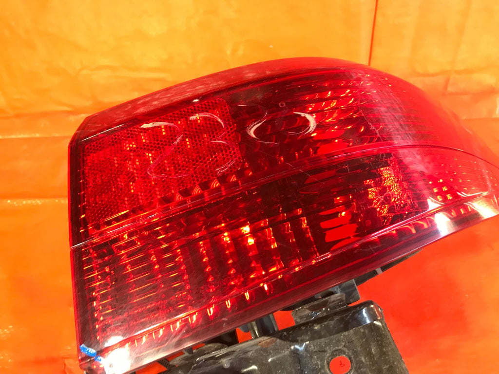 OEM 2004 04 HONDA ACCORD SEDAN PASSENGER RIGHT OUTER TAIL LIGHT LAMP   ALL RED3