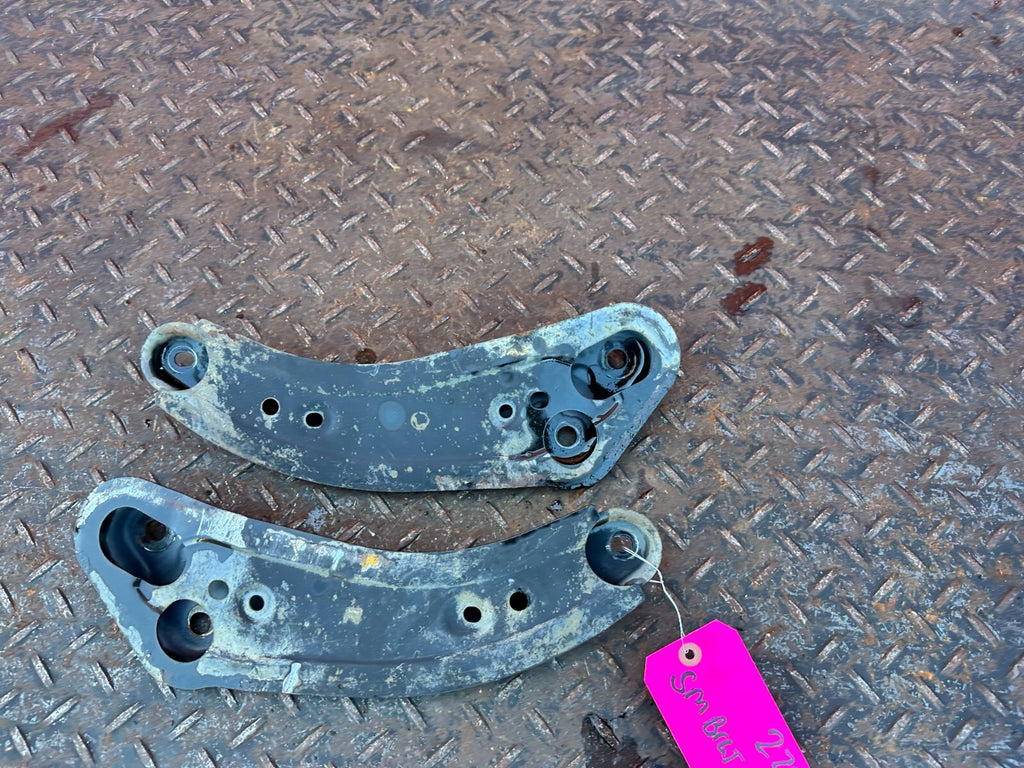 2013 13 INFINITI G37 S CONVERTIBLE   FRONT SUB FRAME BRACKETS   OME #2783