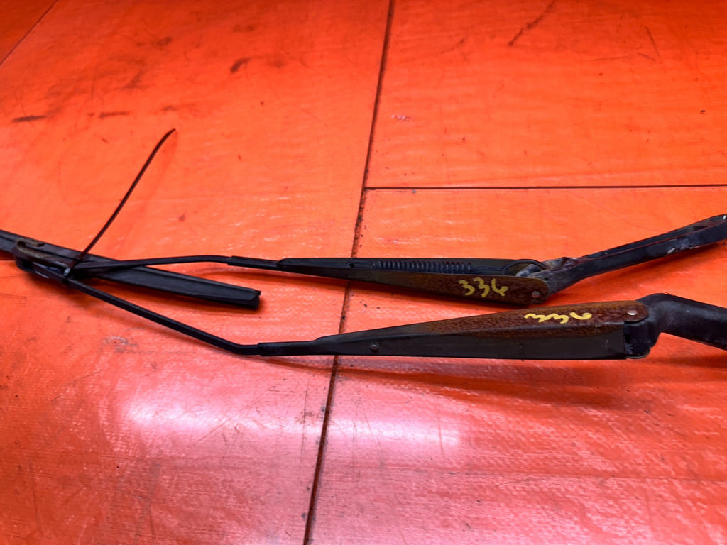 97 01 HONDA PRELUDE 2.2L DRIVER PASSENGER FRONT WINDSHIELD WIPER ARMS SET #3367