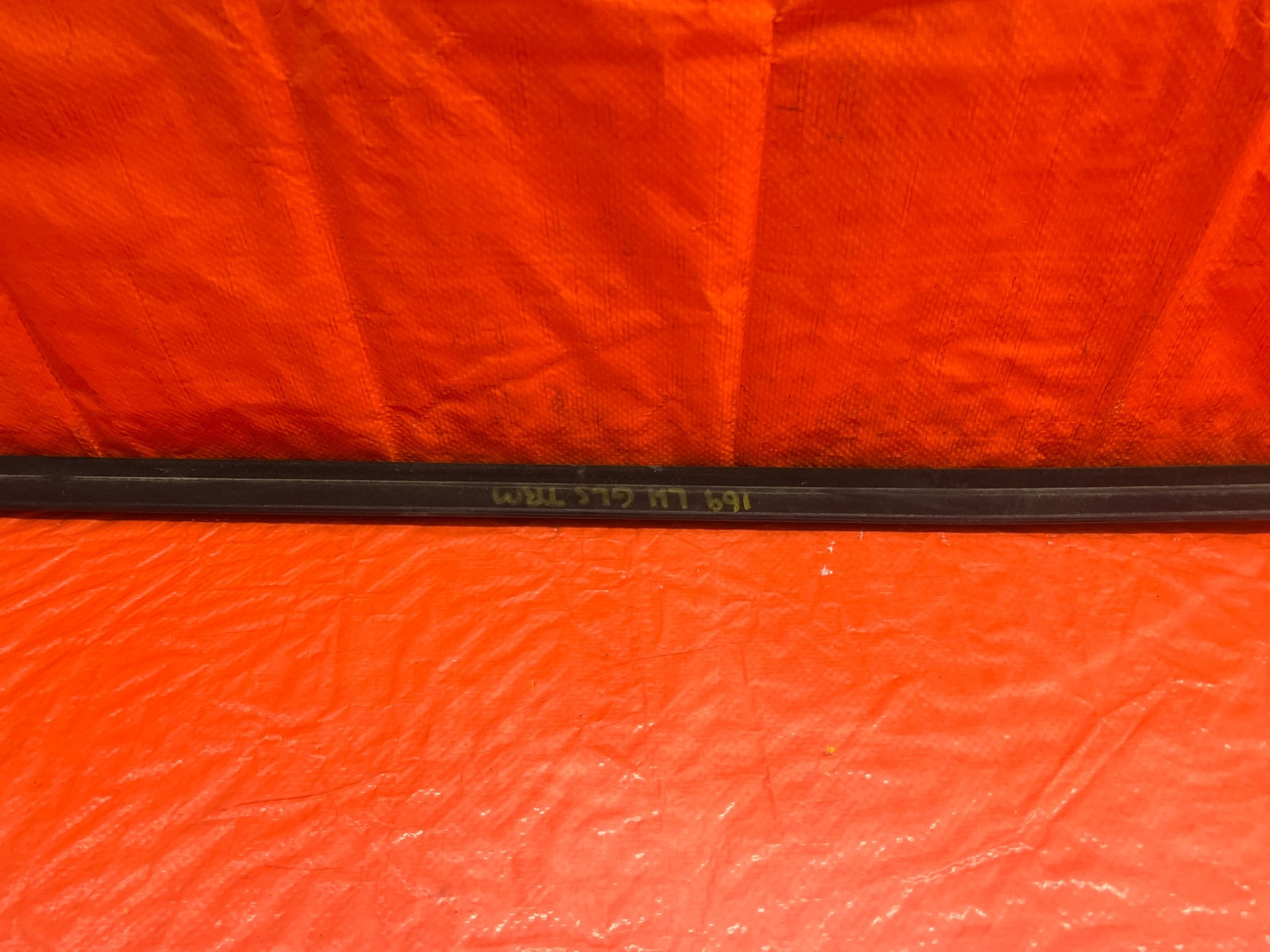 08 15 INFINITI G37 & Q60   RIGHT FRONT FRONT EXTERIOR WINDOW GLASS TRIM OEM #16911