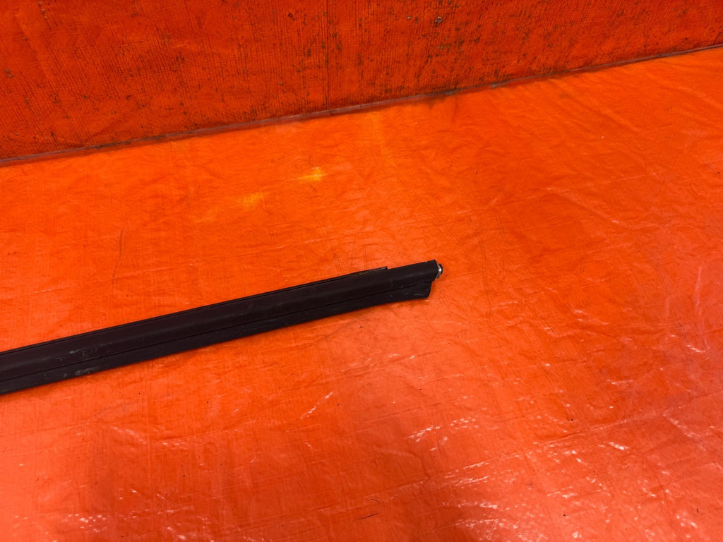 08 15 INFINITI G37 COUPE PASSENGER RIGHT EXTERIOR WINDOW GLASS TRIM OEM 3281