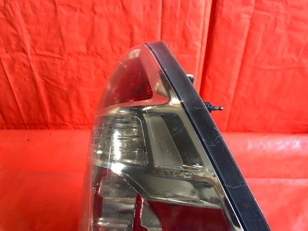 OEM 2008 08 CHEVROLET CHEVY AVEO SEDAN PASSENGER RIGHT TAIL LIGHT LAMP R RH2