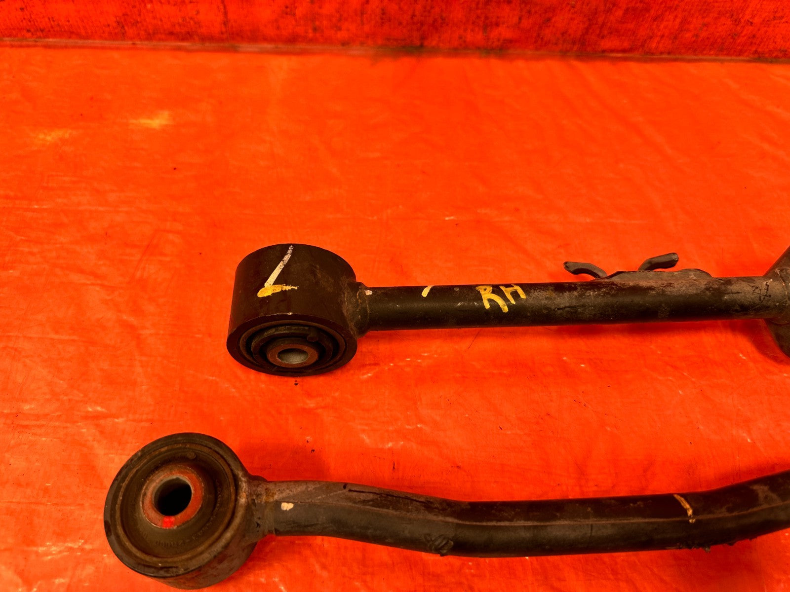 13 16 HYUNDAI GENESIS COUPE  PASSENGER RIGHT REAR LOWER CONTROL ARMS    OEM 3184