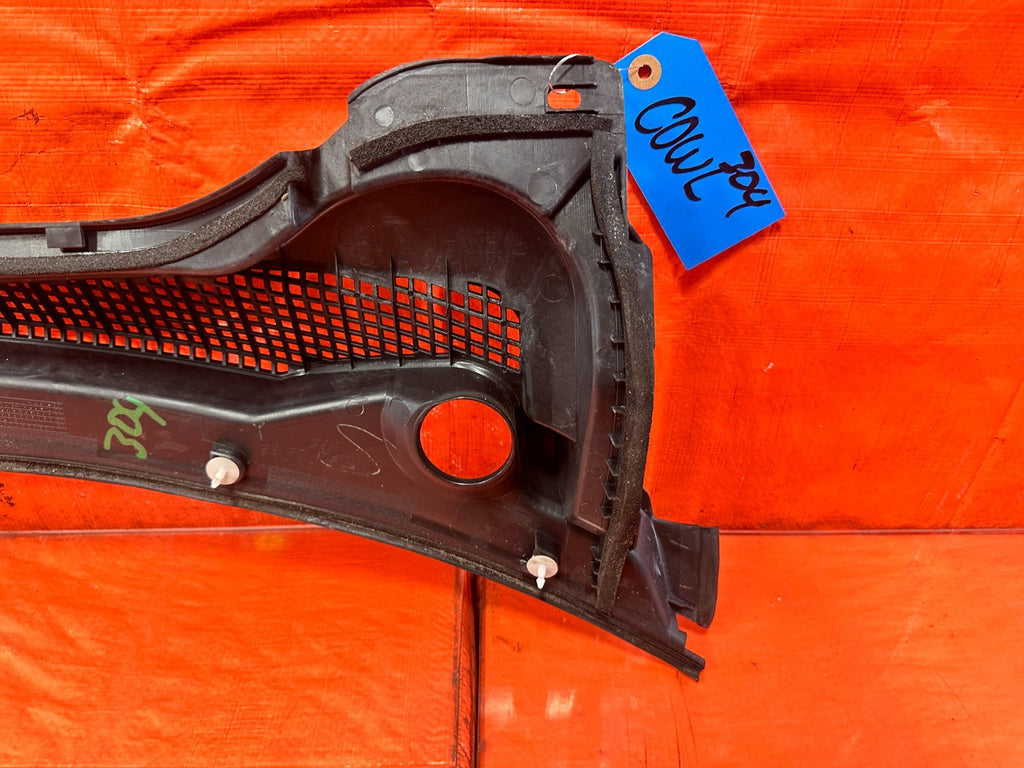04 05 ACURA TSX   WINDSHIELD WIPER COWL TRIM PLASTIC   OEM FACTORY #3047