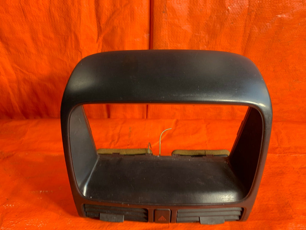 OEM 2004 04 HONDA CR V CRV 4WD   DASHBOARD AC VENT HAZARD CENTER CONSOLE4