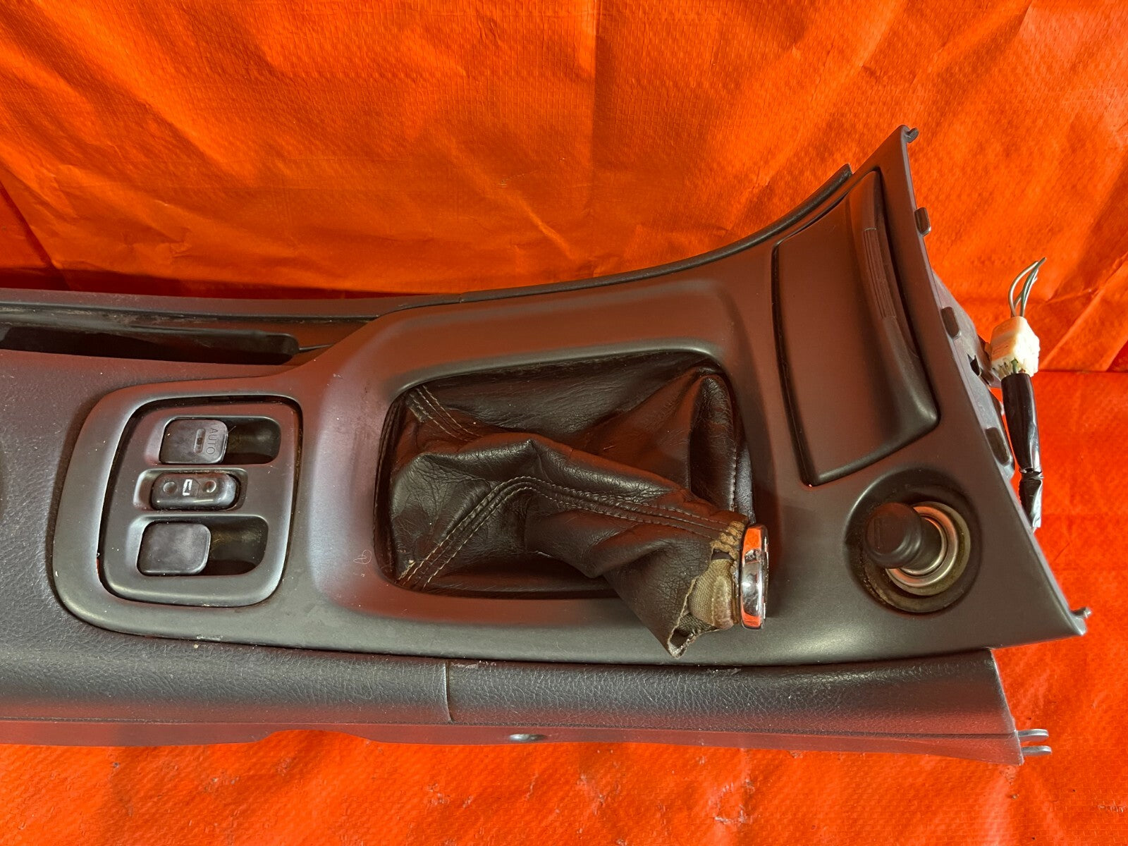 03 05 TOYOTA CELICA   STICK SHIFT / MANUAL   ARM REST CENTER SHIFTER CONSOLE OEM2