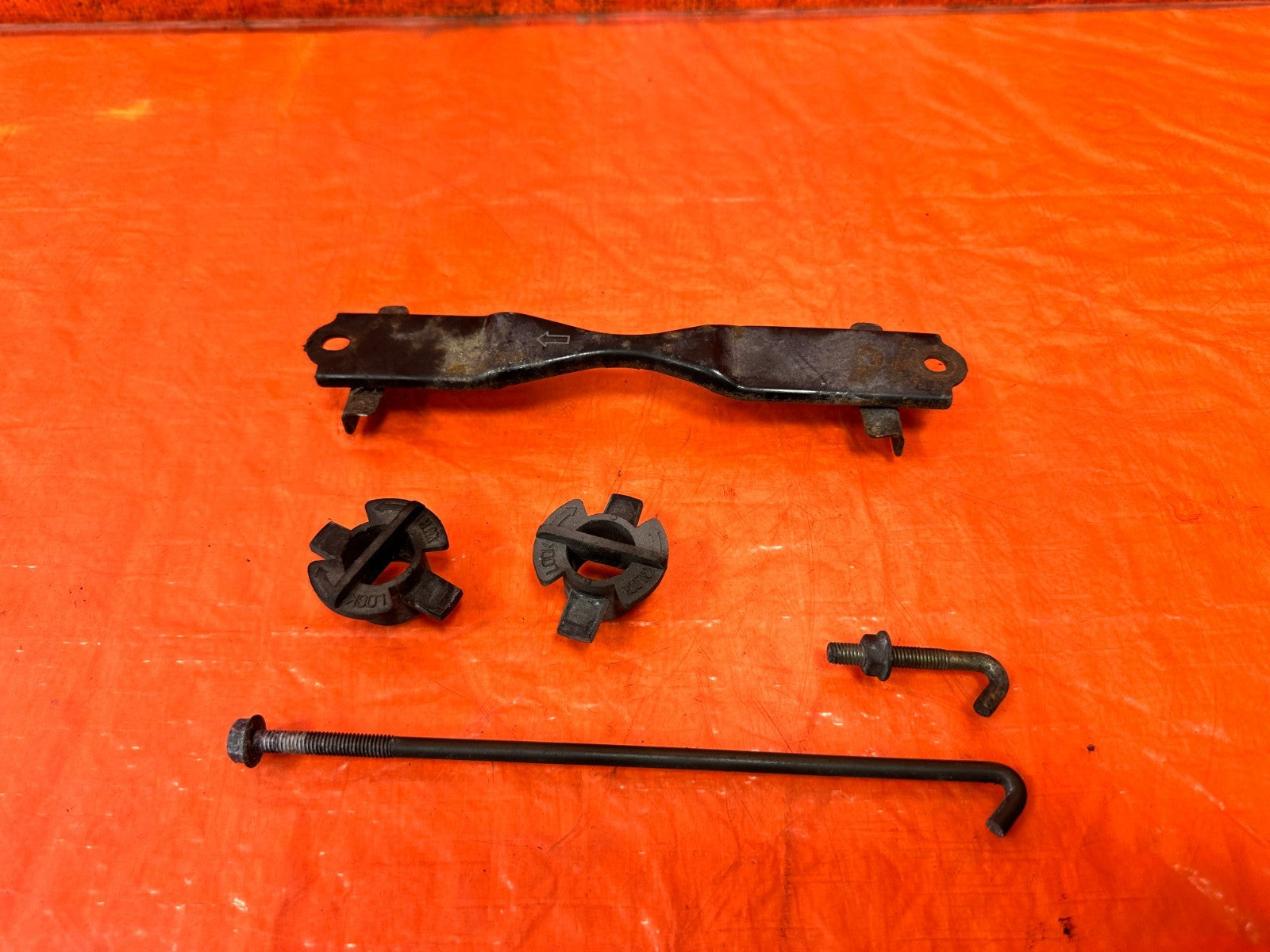 08 15 INFINITI G37 & Q60   2D   BATTERY TRAY MOUNTING BRACKET HARDWARE OEM 3281
