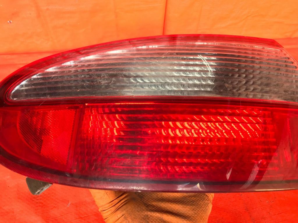 OEM 2000 2001 2002 DAEWOO LANOS   HATCHBACK   DRIVER LEFT TAIL LIGHT LAMP 00 022