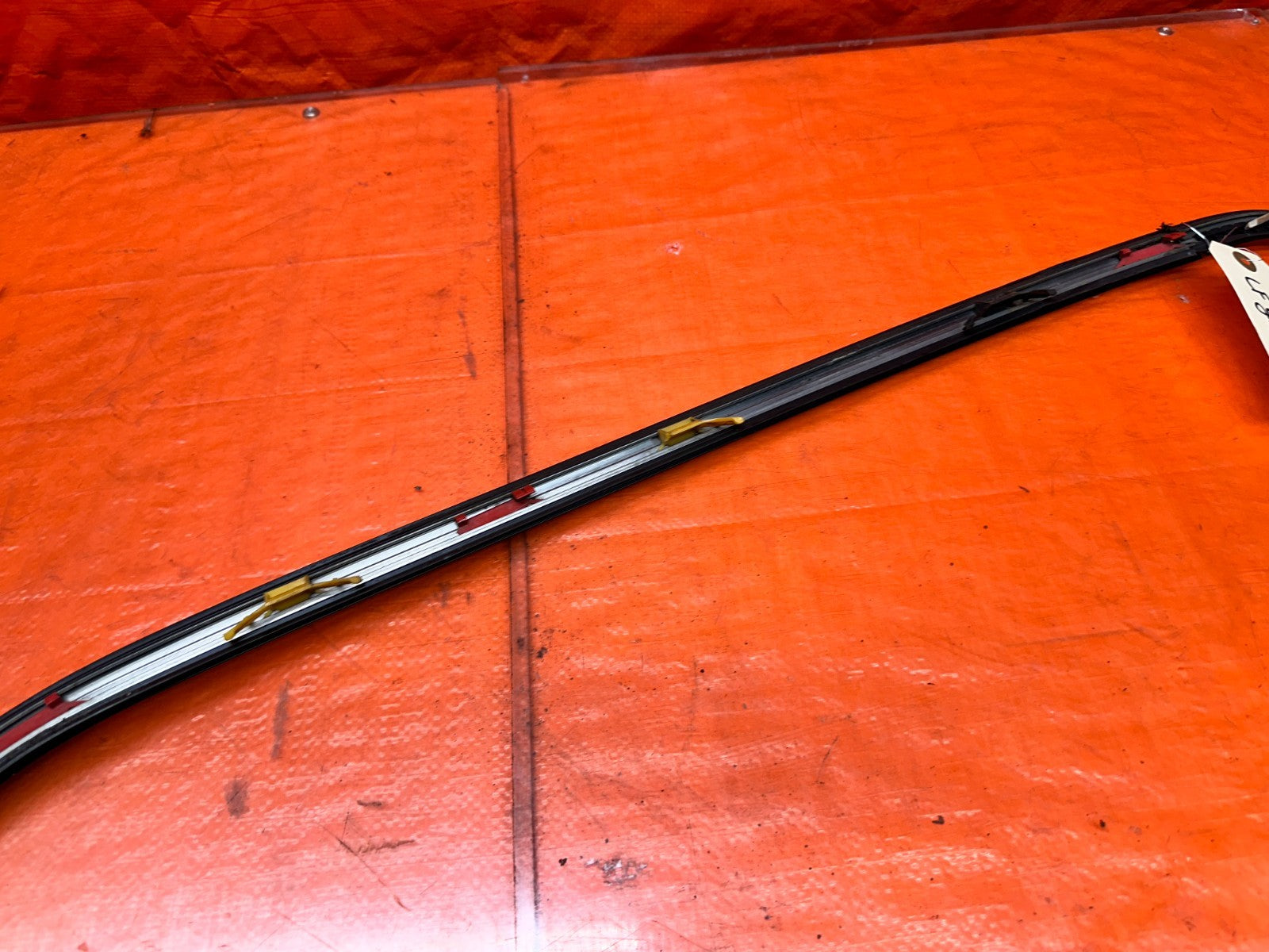 94-01 ACURA INTEGRA 4D SEDAN LEFT DRIVER WINDSHIELD WEATHERSTRIP SEAL #34019