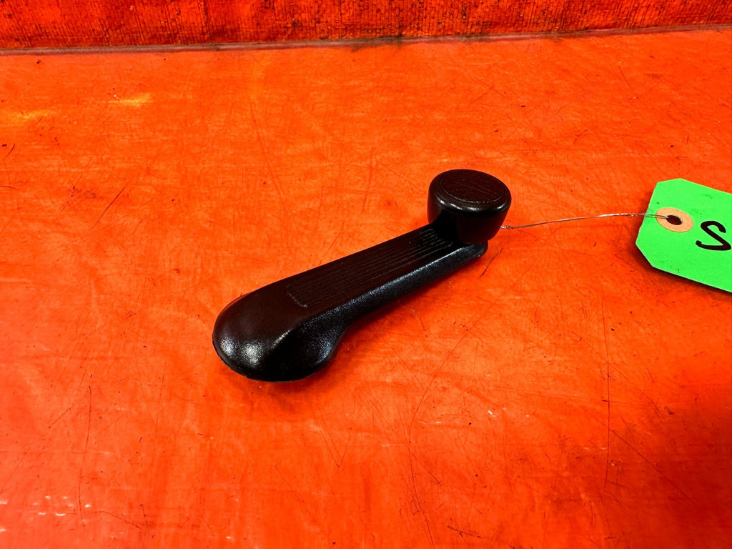 90-91 HONDA CIVIC HATCHBACK - DRIVER LEFT WINDOW CRANK ROLL UP HANDLE - OEM 3171