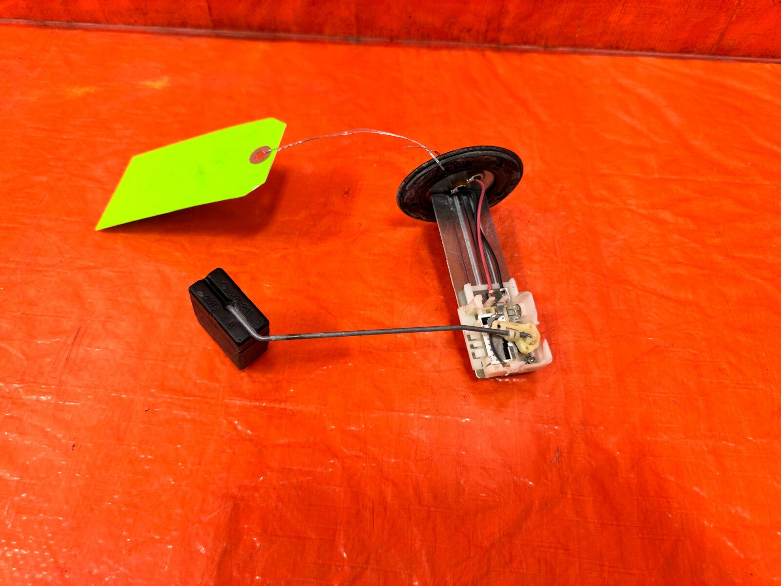 02 05 LEXUS SC430   GASOLINE GAS FUEL LEVER SENSOR METER UNIT   OEM #2881