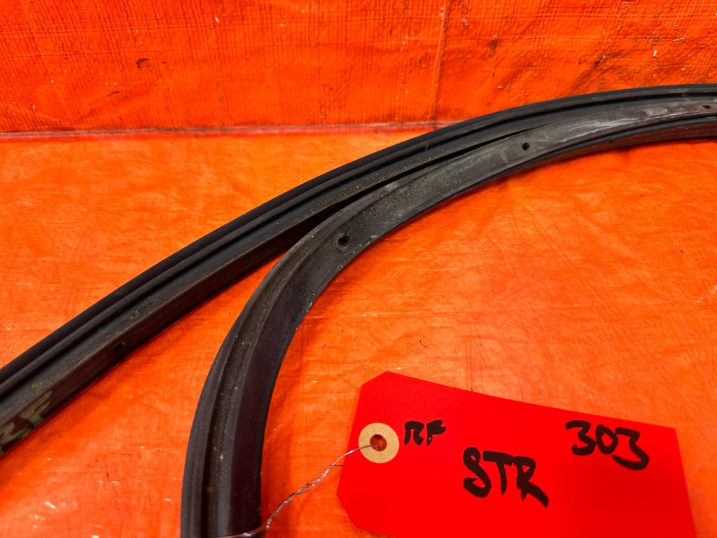 04-11 MAZDA RX8 RX-8 - PASSENGER RIGHT DOOR WEATHER STRIP GASKET SEAL OEM 3032