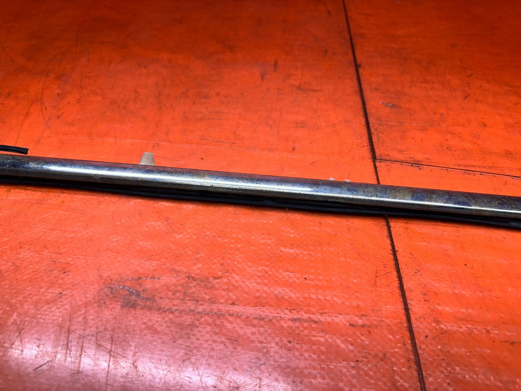 1994-2001 ACURA INTEGRA 2D PASSENGER RIGHT DOOR GLASS OUTER TRIM MOLD OEM #34911