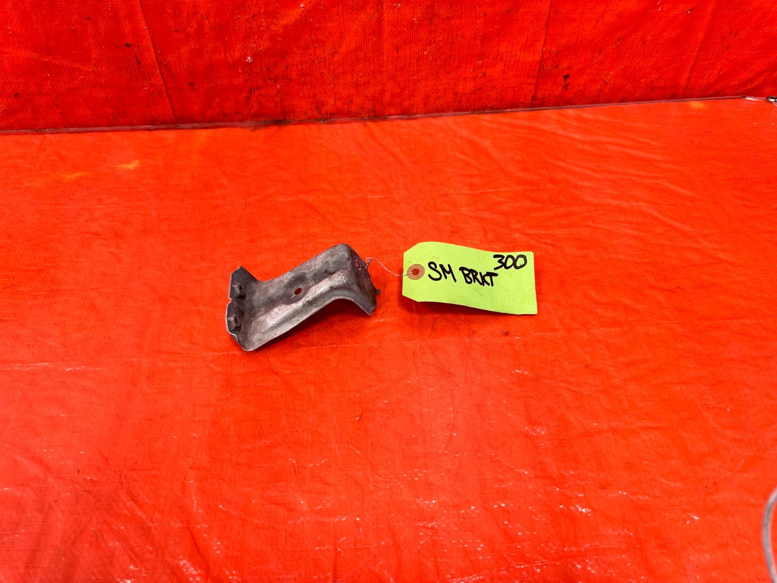 06 11 CIVIC 4D SEDAN   PASSENGER RIGHT FENDER BRACKET METAL BRACKET   OEM 3000