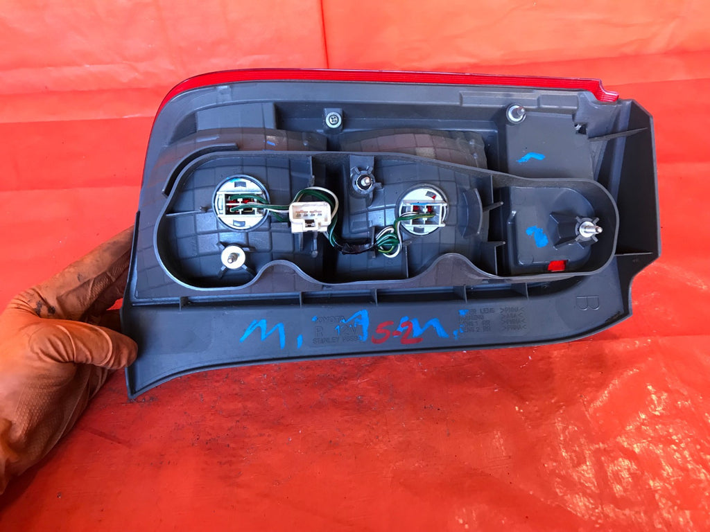 OEM 2008 2009 2010 SCION XB PASSENGER RIGHT TAIL LIGHT LAMP 08 09 106
