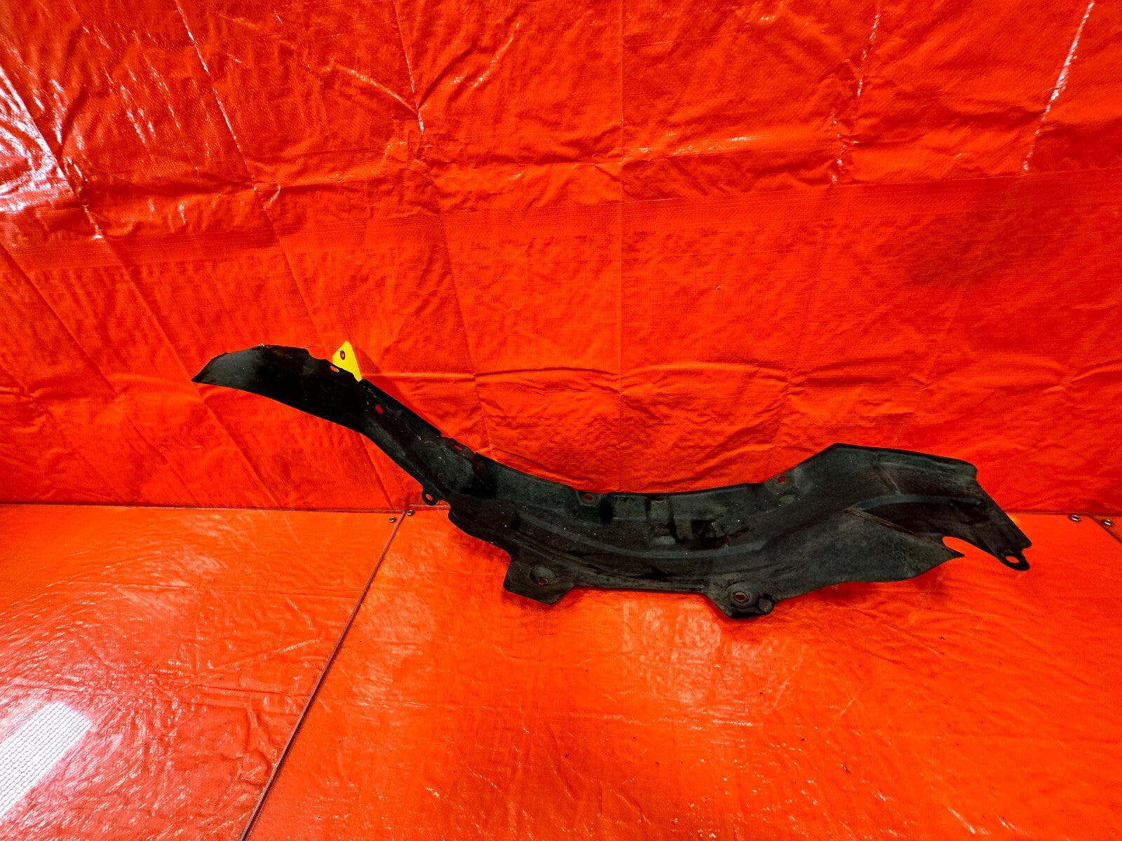 90 97 MAZDA MX 5 MIATA DRIVER LEFT FRONT FENDER LINER SPLASH SHIELD OEM 2670