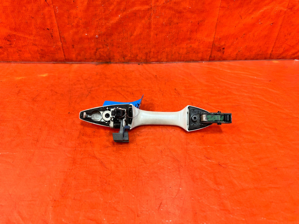 04 08 ACURA TSX   PASSENGER RIGHT FRONT   EXTERIOR DOOR HANDLE WHITE OEM #3042