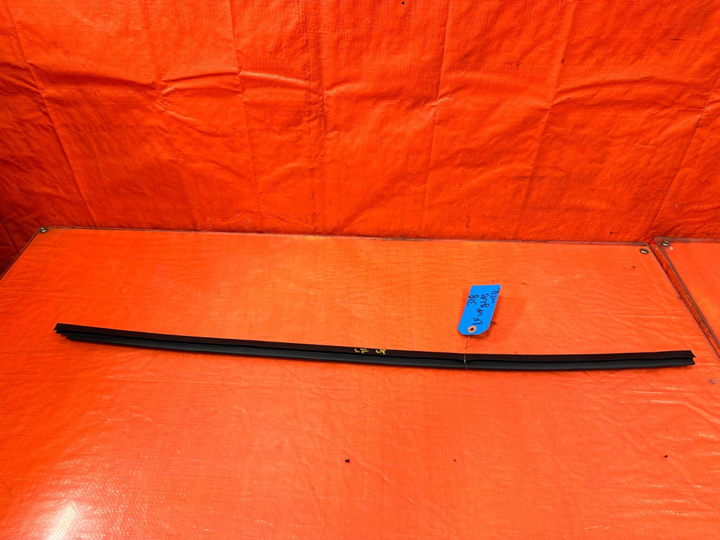 10 16 HYUNDAI GENESIS COUPE   LEFT UPPER DOOR MOUNTED WEATHER STRIP BY THE GLASS0
