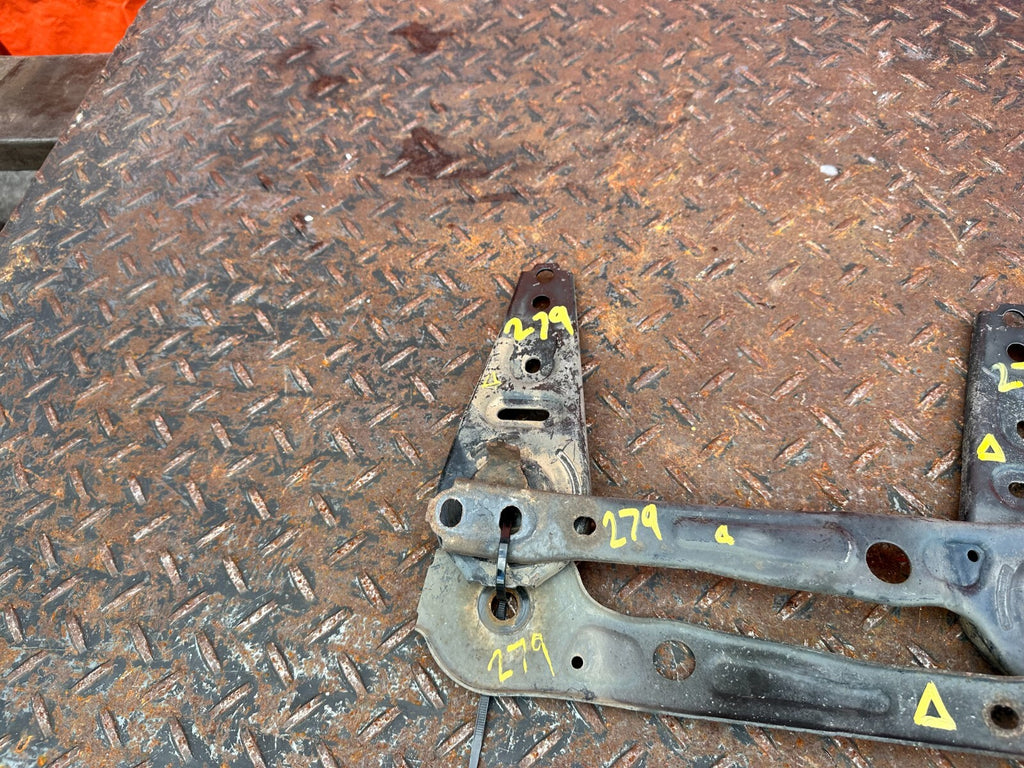 09 14 ACURA TSX   REAR SUB FRAME CROSSMEMBER MOUNTING BRACKETS BRACES OEM #2795