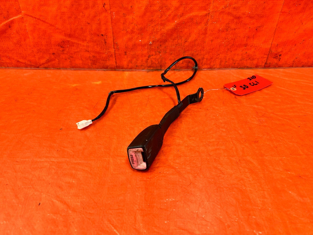 09 15 INFINITI G37 CONVERTIBLE   DRIVER LEFT FRONT SEAT BELT CLIP BUCKLE OEM 3102