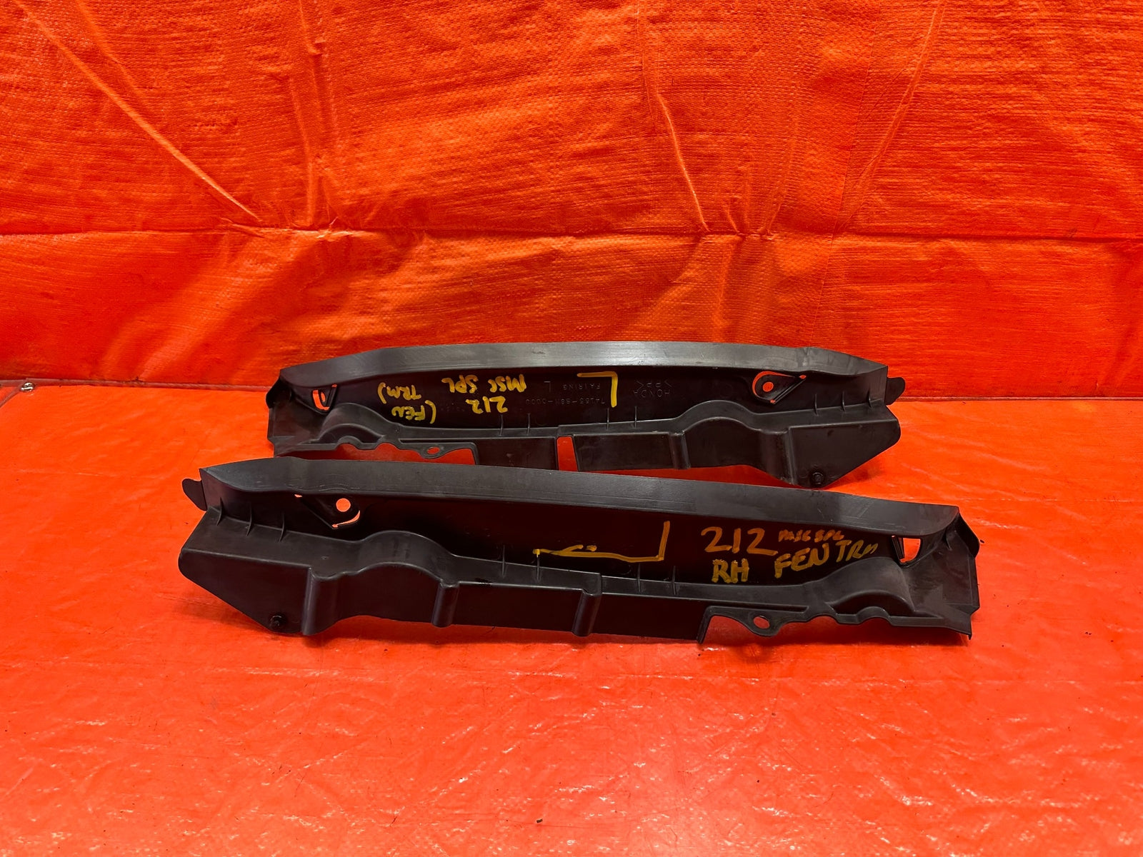 02 04 ACURA RSX   REAR BUMPER COVER LOWER FENDER TRIM LEFT RIGHT   OEM #2128