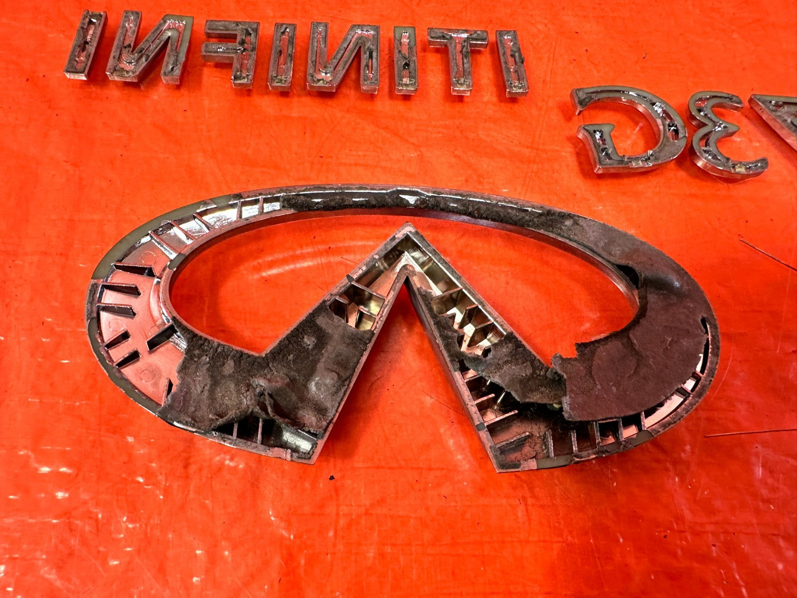08 13 INFINITI G37 COUPE 2D   INFINITI G37 S & EMBLEM   TRUNK BADGE EMBLEM OEM8
