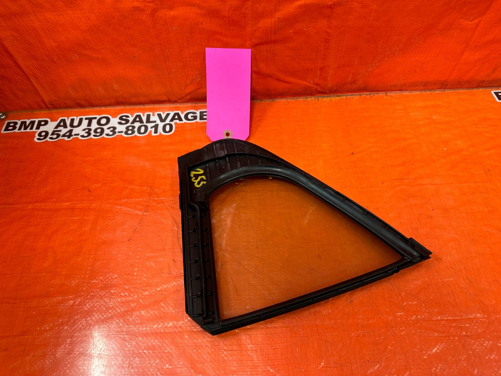 04 08 ACURA TSX   DRIVER LEFT REAR   DOOR VENT GLASS   OEM FACTORY #2557