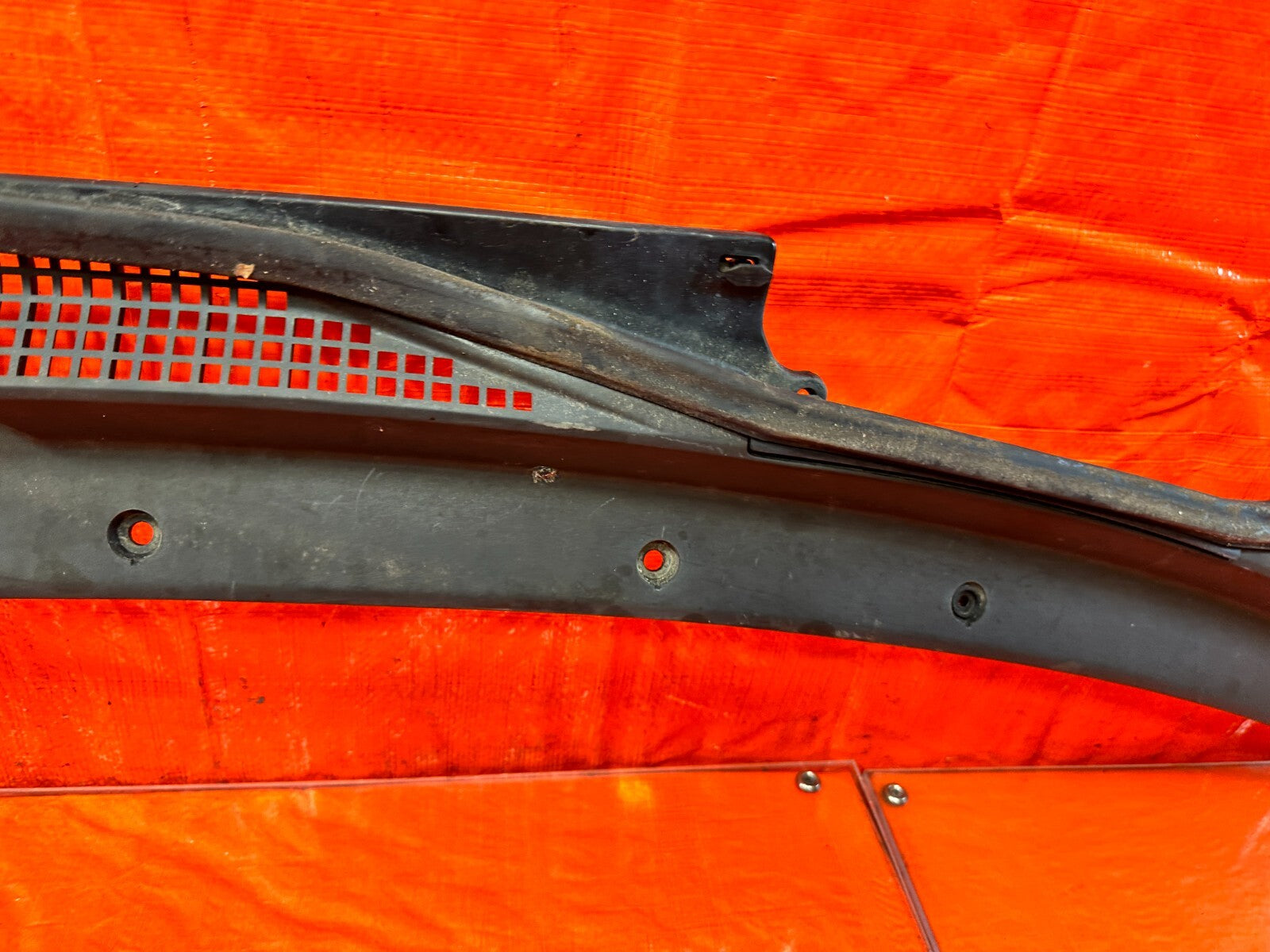 93 97 HONDA DEL SOL  WINDSHIELD WIPER COWL TRIM PLASTIC   OEM FACTORY #2953