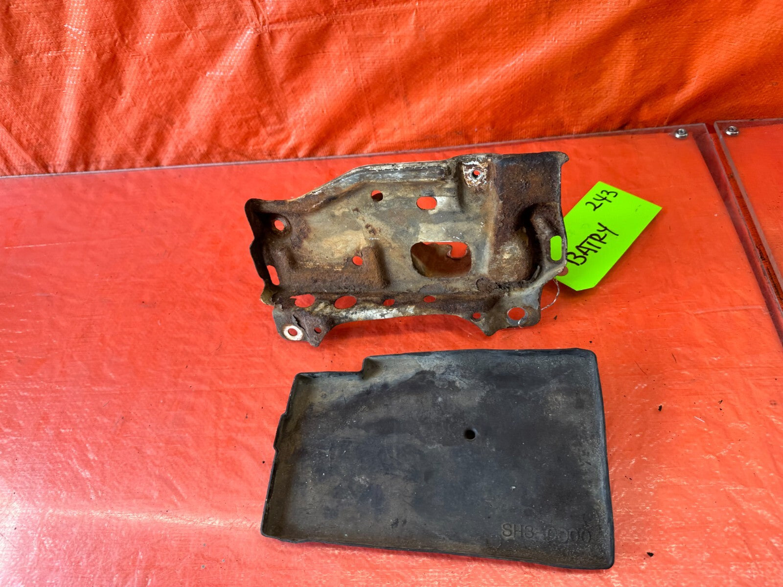 88 91 HONDA CRX   BATTERY TRAY MOUNTING BRACKET W/ PLASTIC TRIM    OEM #2437