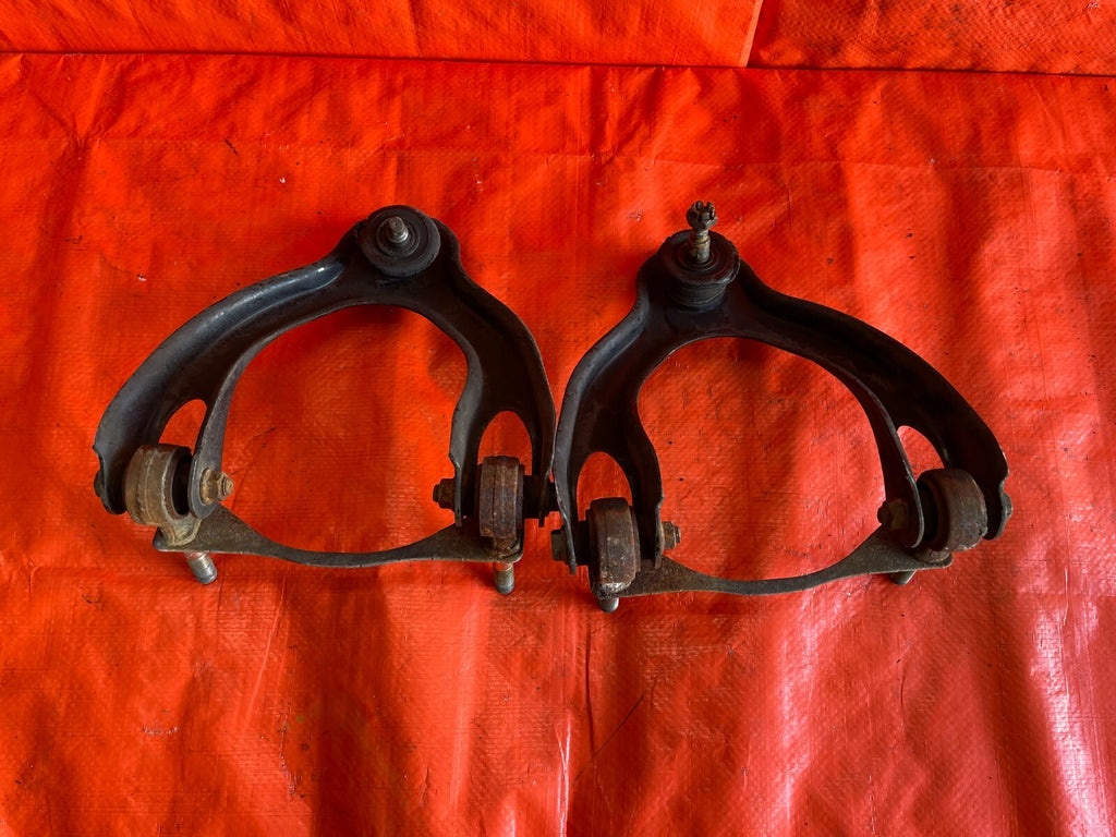 94 01 ACURA INTEGRA   FRONT   UPPER CONTROL ARM SET OF 2   LEFT AND RIGHT   OEM5