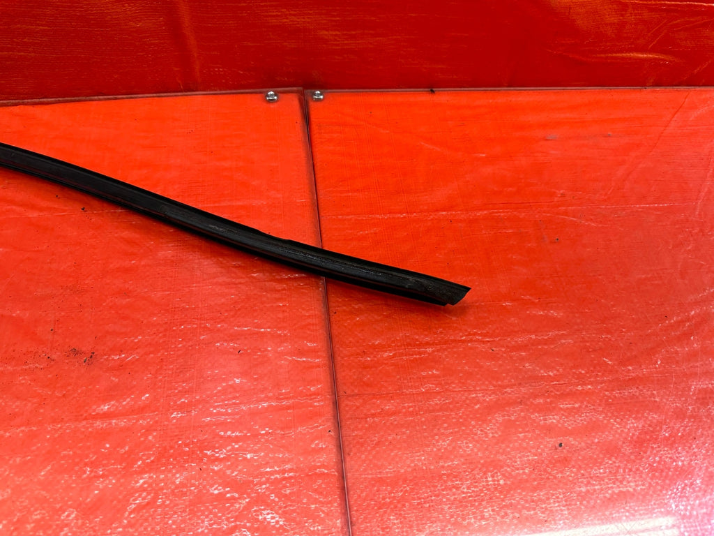 96 00 HONDA CIVIC   COUPE & HATCH   PASSENGER RIGHT DOOR GLASS SUB SEAL OEM #1914
