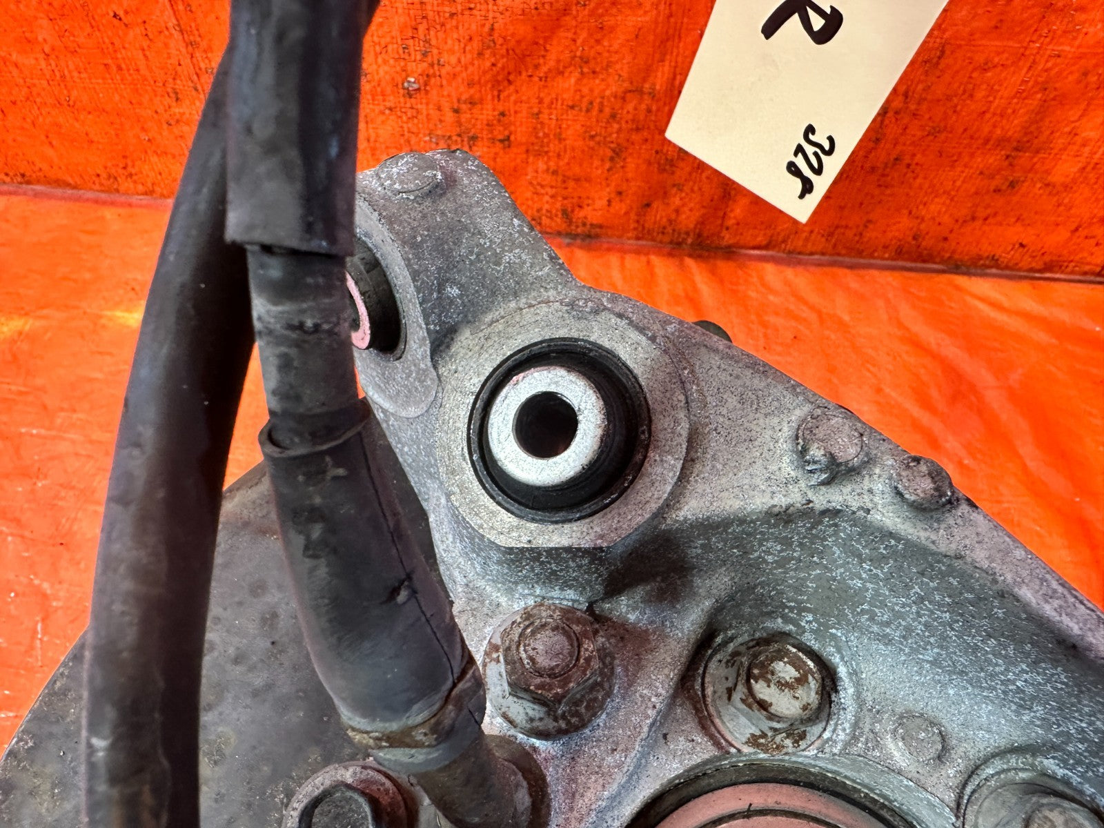 08 15 INFINITI G37 & Q60   SPORT ONLY   RIGHT REAR SPINDLE KNUCKLE HUB OEM #32812