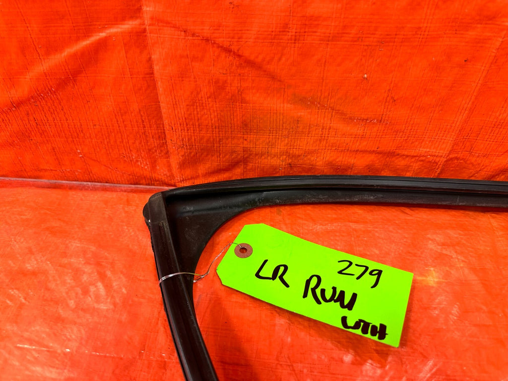 09 10 ACURA TSX   DRIVER LEFT REAR WINDOW GLASS RUN CHANNEL   OEM #2798
