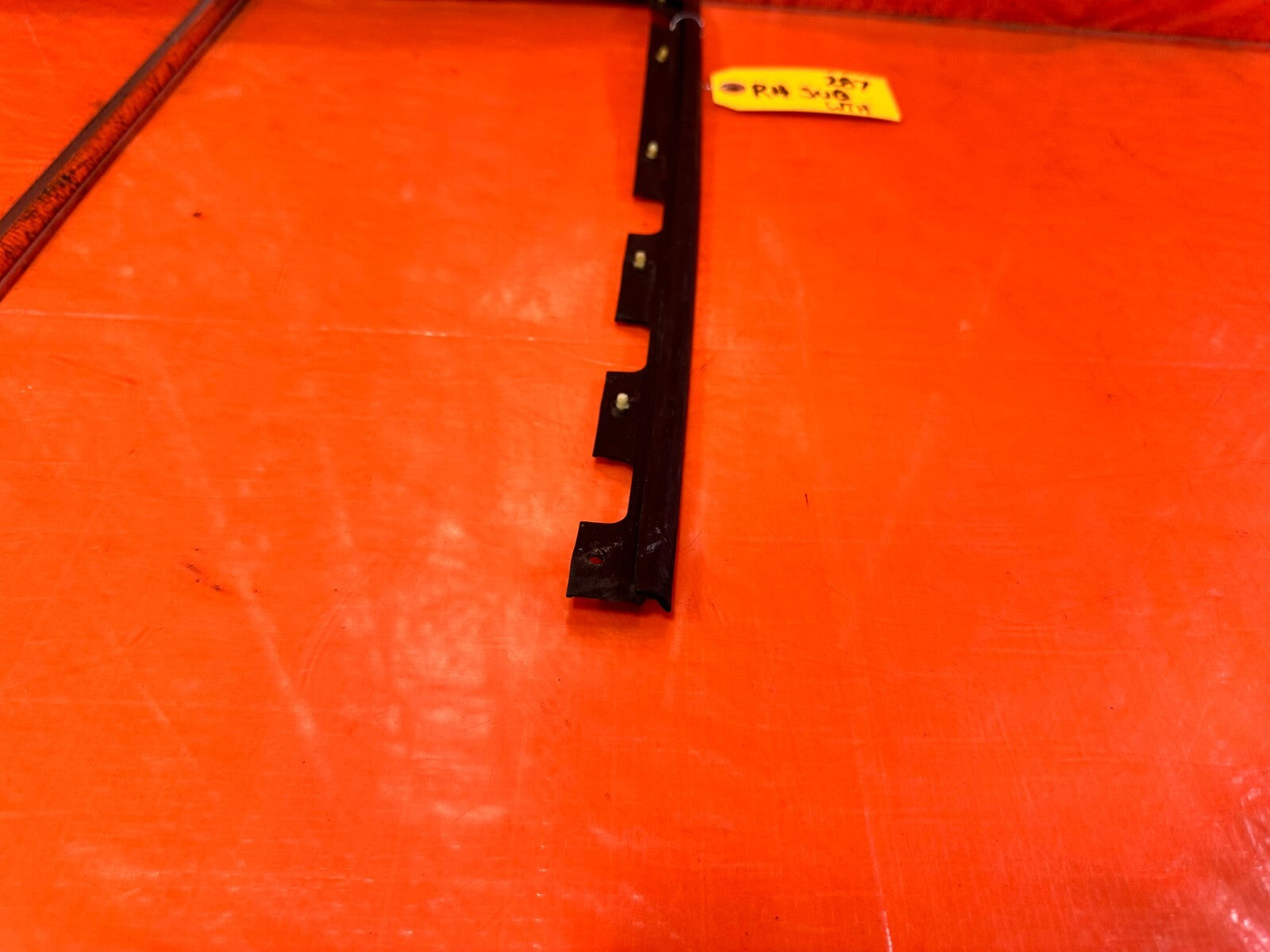 96 00 HONDA CIVIC   COUPE & HATCH   PASSENGER RIGHT DOOR GLASS SUB SEAL OEM #2871