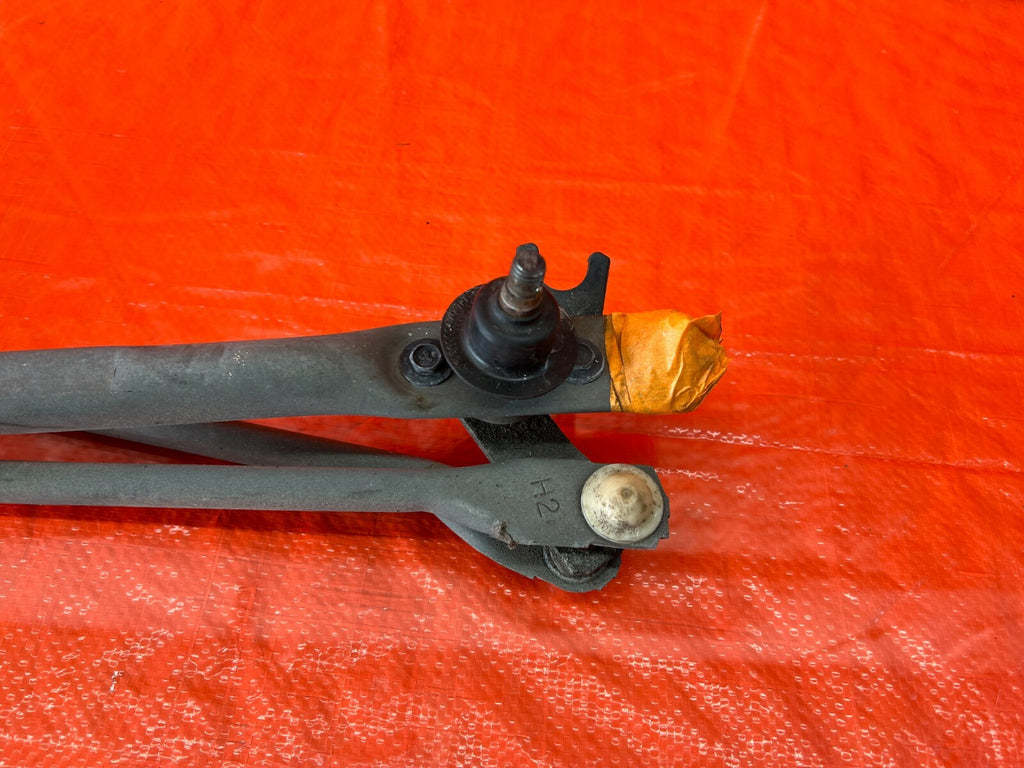 96 00 HONDA CIVIC   WINDSHIELD WIPER MOTOR AND WIPER LINKAGE COMBO   OEM #843