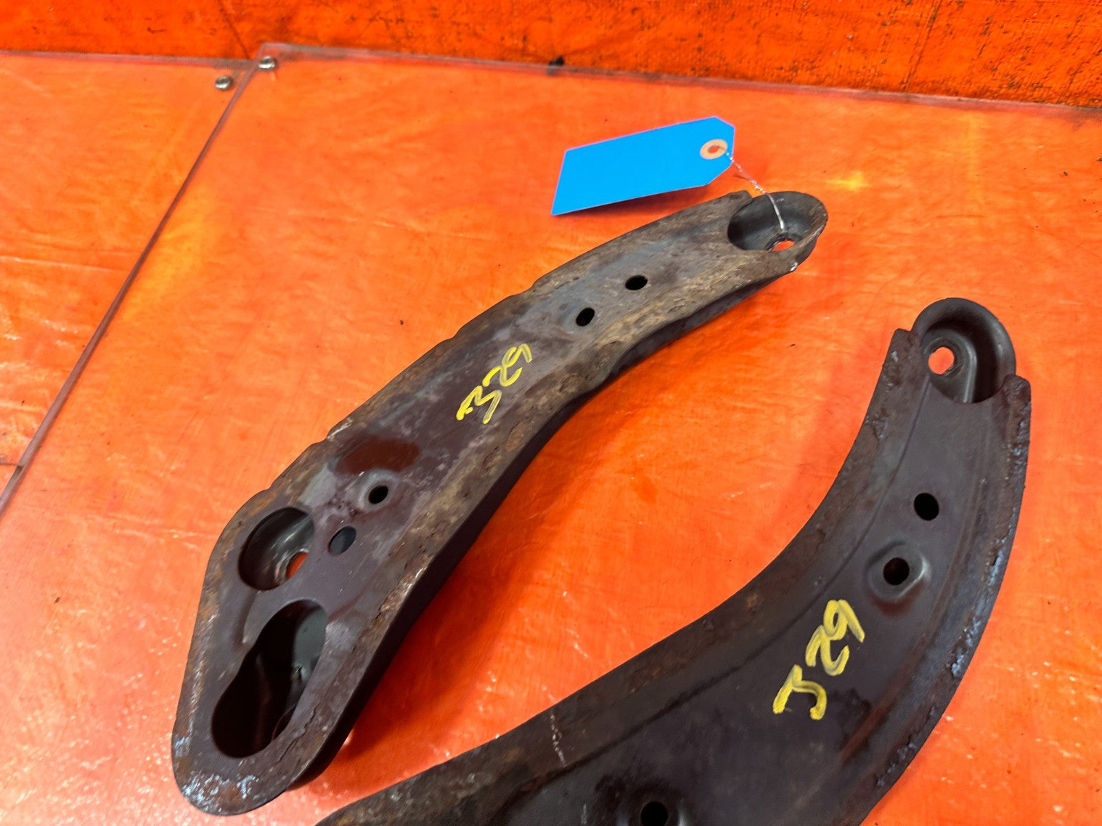 2013 13 INFINITI G37 S CONVERTIBLE   FRONT SUB FRAME BRACKETS   OEM #3295