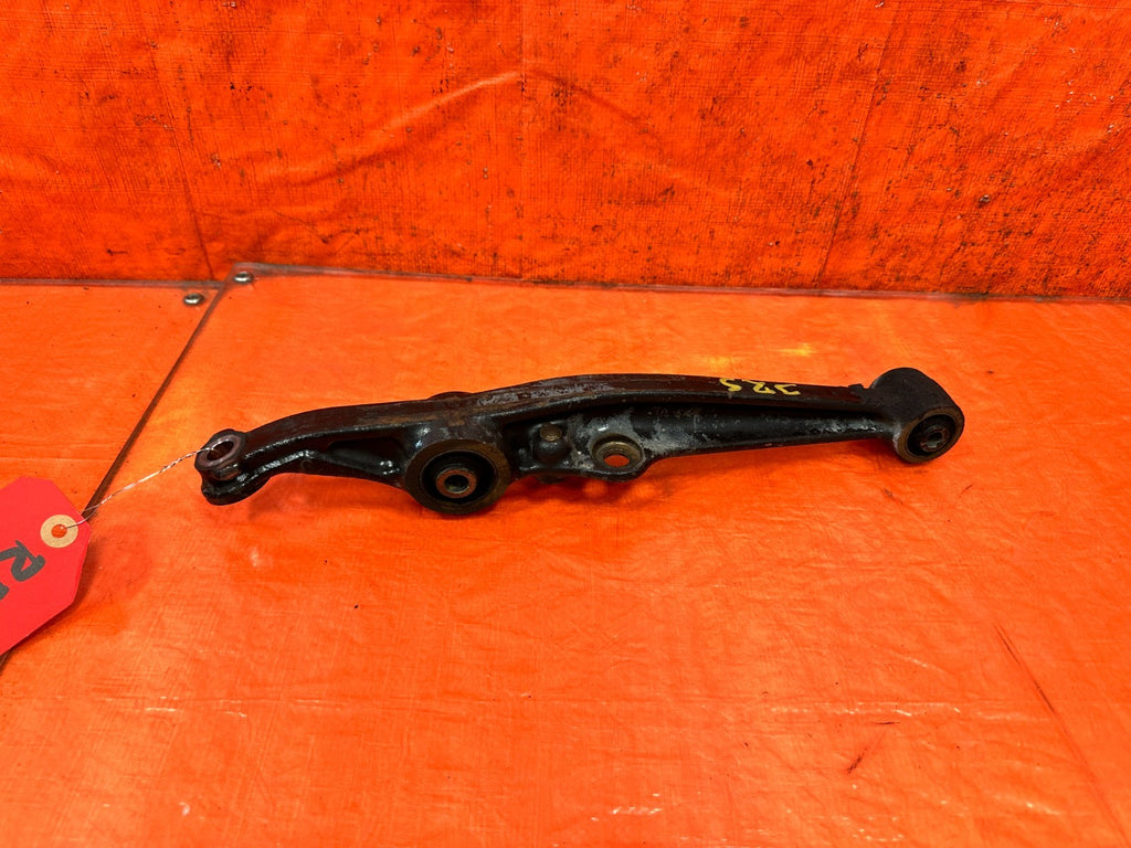90 91 HONDA CIVIC HATCHBACK   PASSENGER RIGHT FRONT LOWER CONTROL ARM OEM #32512