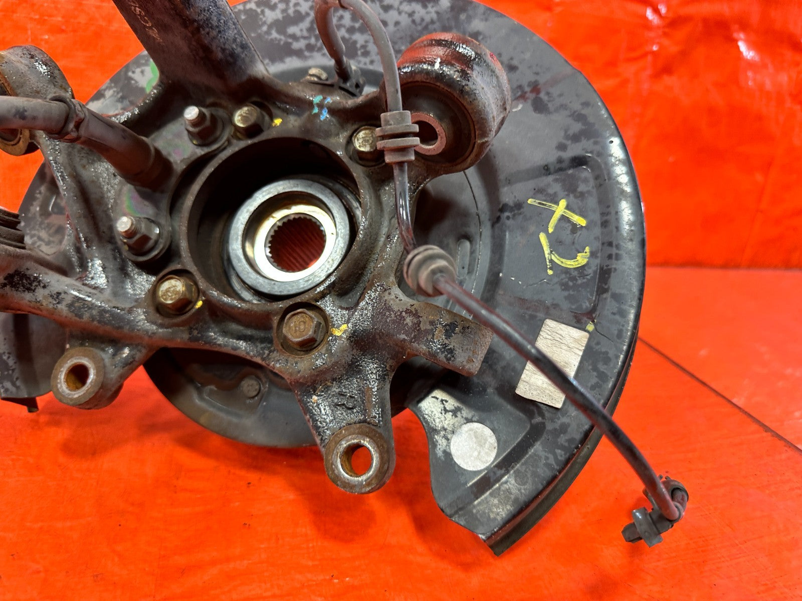 10 16 HYUNDAI GENESIS COUPE   PASSENGER RIGHT REAR SPINDLE KNUCKLE HUB OEM #30211