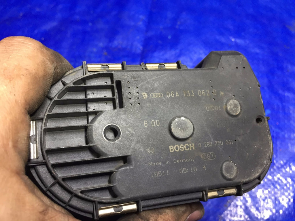 OEM 00 07 VW Beetle Golf Jetta Audi TT 1.8L Throttle Body Assembly 06A 133 062 D3