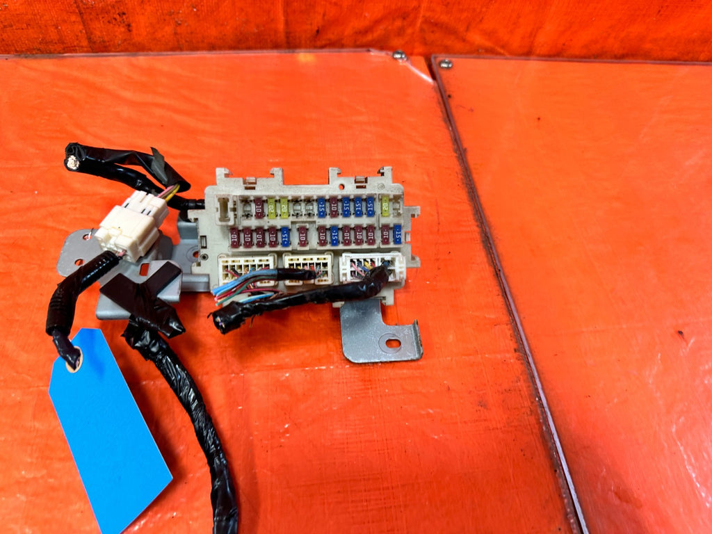 08 13 INFINITI G37 COUPE 2D   INTERIOR CABIN UNDER DASH FUSE BOX PANEL OEM 3202