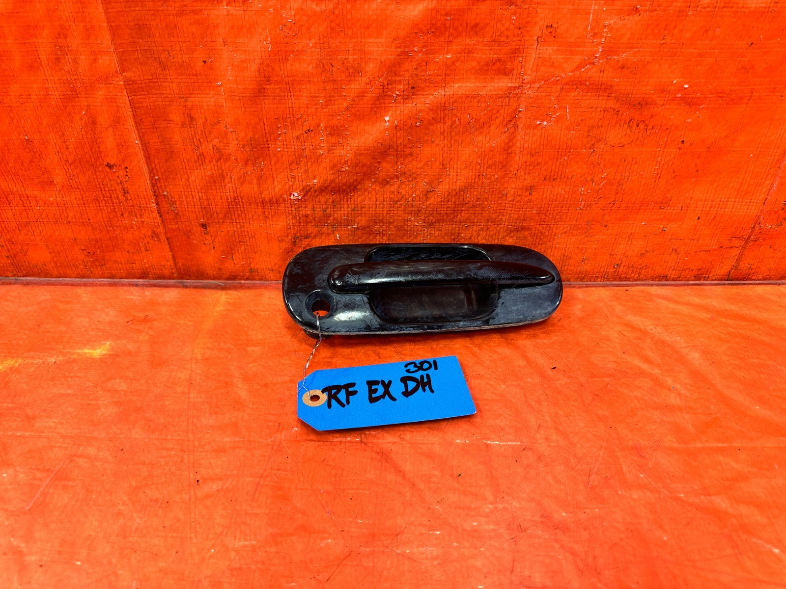 97 01 HONDA CR V CRV   EXTERIOR DOOR HANDLE   PASSENGER RIGHT FRONT SIDE OEM 3010
