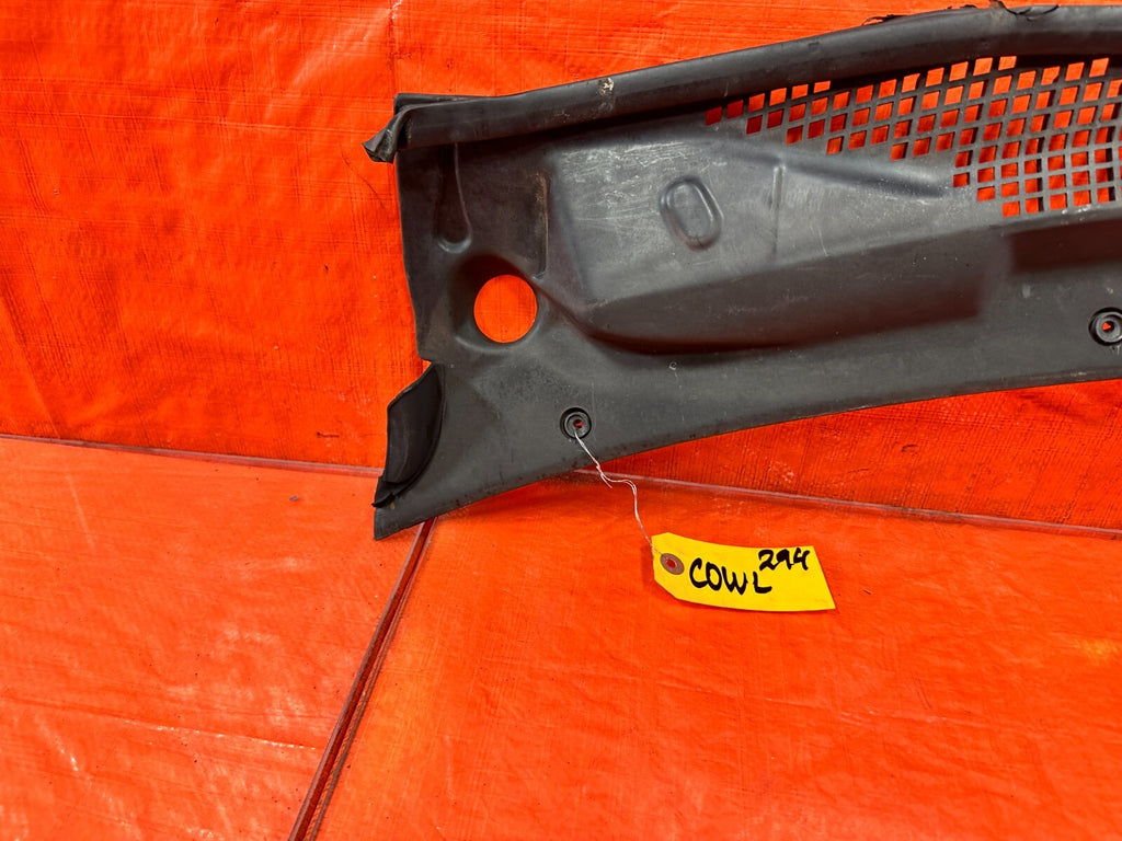 93 97 HONDA DEL SOL  WINDSHIELD WIPER COWL TRIM PLASTIC   OEM FACTORY #2941