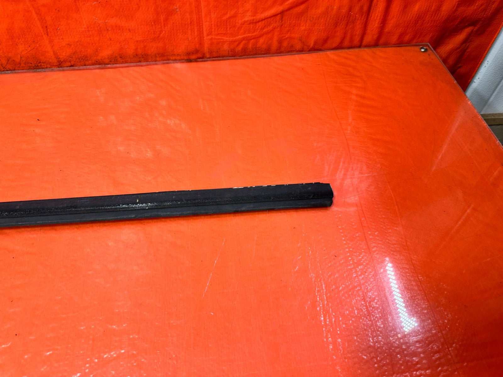 90 91 HONDA CIVIC HATCHBACK   RIGHT EXTERIOR WINDOW GLASS TRIM   OEM 3251