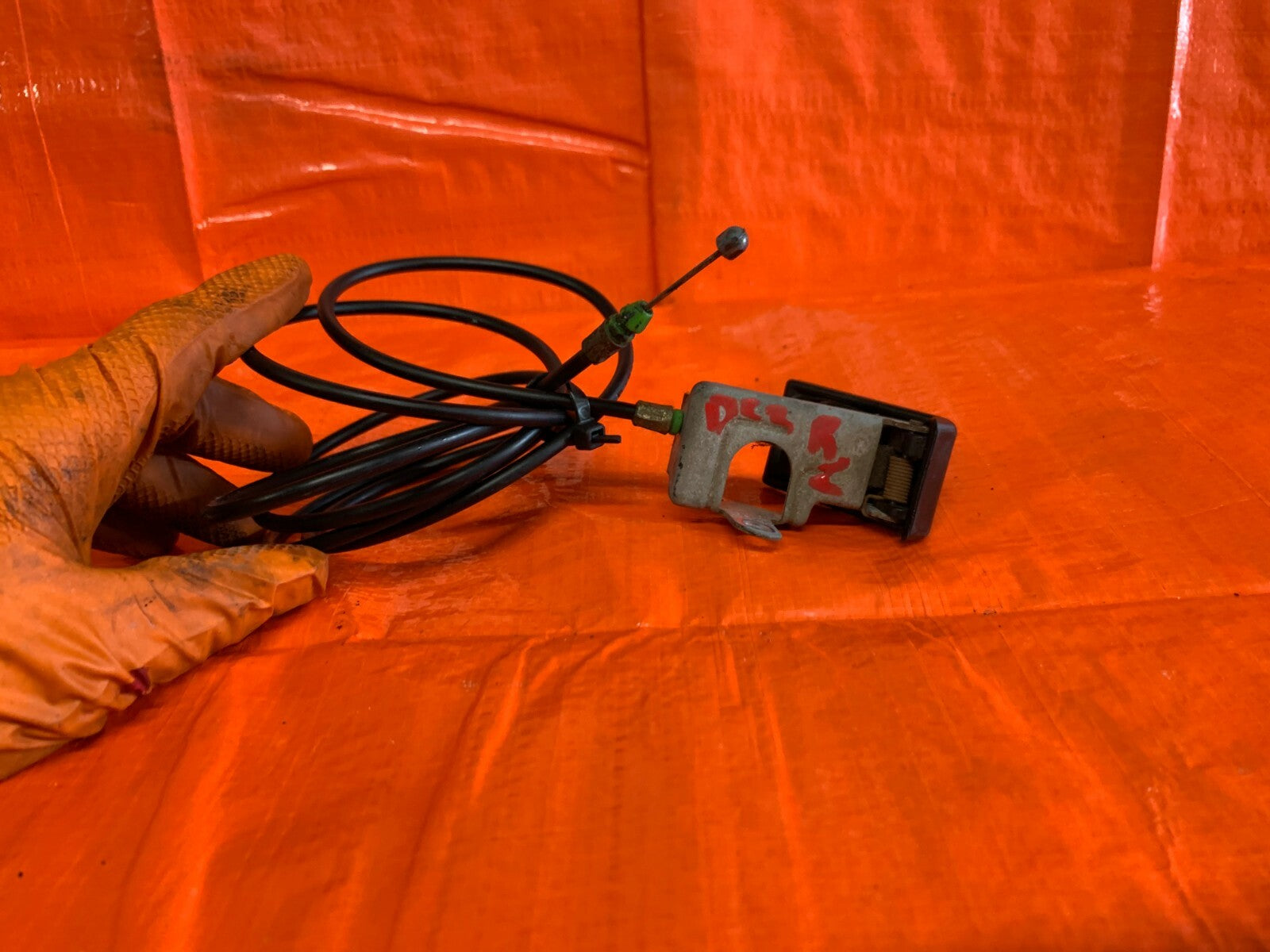 94   01 ACURA INTEGRA 2 DOOR   HOOD RELEASE CABLE LEVER 2