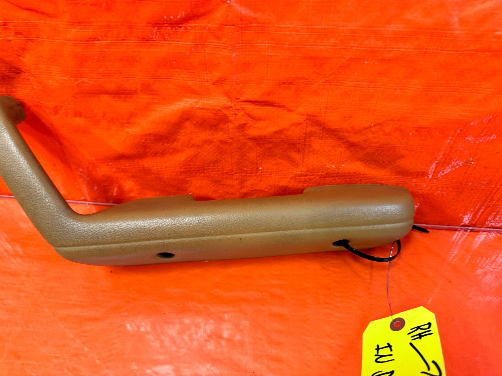 90 97 MAZDA MX 5 MIATA   PASSENGER RIGHT INTERIOR DOOR PULL HANDLE OEM #2676